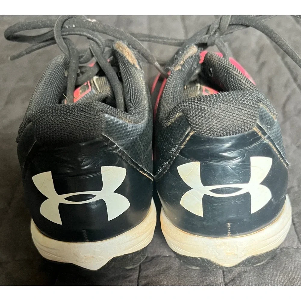 Under Armour Leadoff Low RM Youth Sports Cleats Pink Black 2.5Y 1297316-601